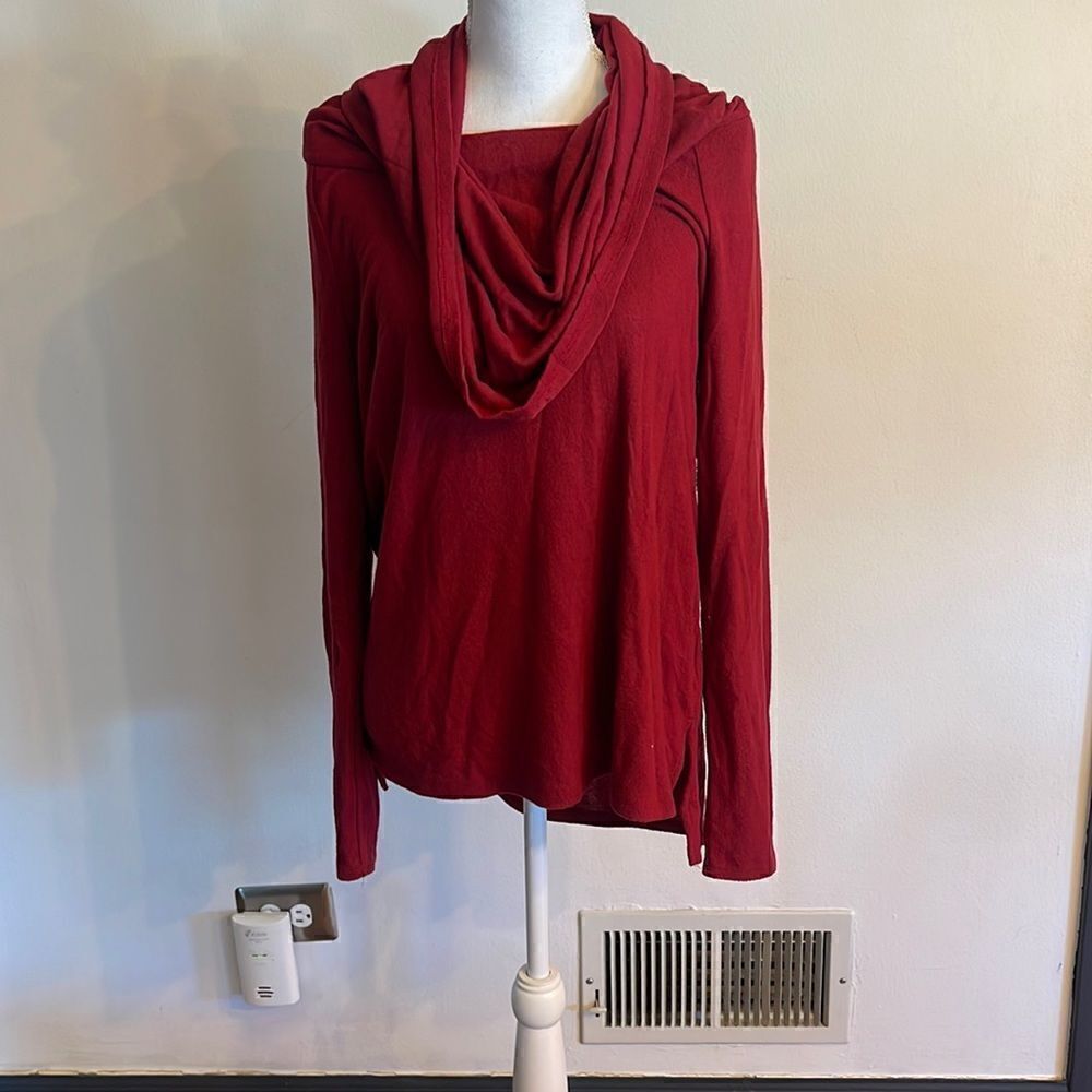 Medium red gibsonlook sweater